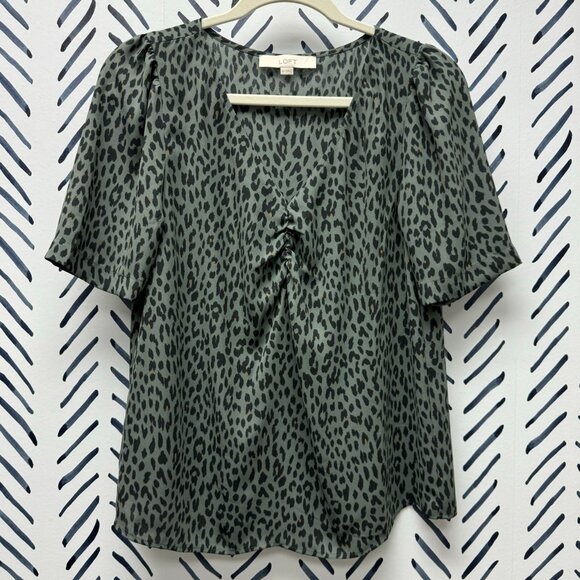 LOFT Gray Leopard Print Top - XS - Picture 1 of 6